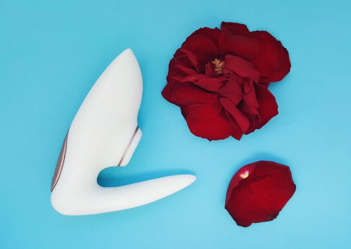 Image of the Maia Roxie Crystal Gem Lipstick Vibrator Packaging. A white rectangular box with a clear window showing the vibrator next to its lid.